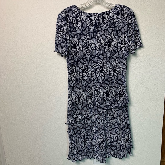 Connected Apparel leaf print tiered dress - Picture 3 of 6